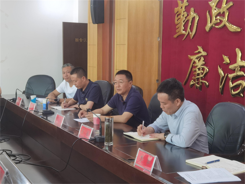 凉山工投集团公司与冕宁县召开政企合作座谈会