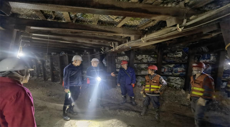 抓安全、迎新春——州工投集团到下属企业开展矿山安全生产暗查暗访